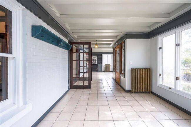 Building Photo - 712 E Armour Blvd