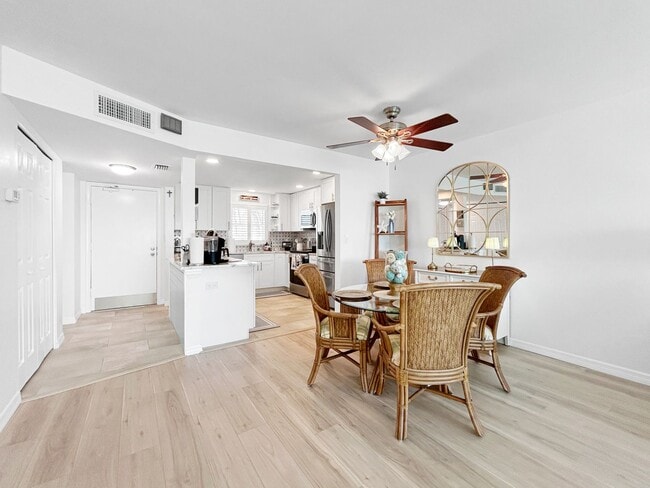 Building Photo - 4775 Cove Cir