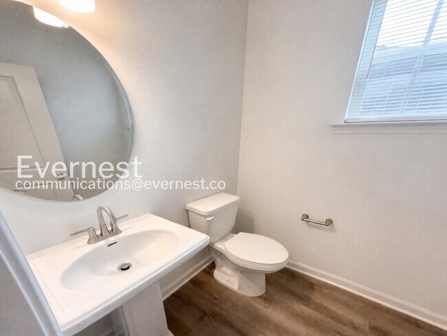 Building Photo - Spacious 3-BR Townhome with Private Patio & Garage / Pet Friendly / Vouchers Accepted / Coming Soon!