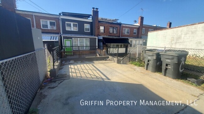 Building Photo - 821 20th St NE