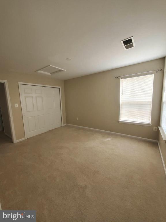 Building Photo - 9750 Granary Pl