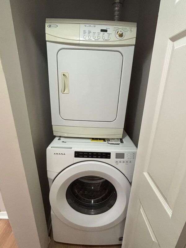 Building Photo - 415 Parkdale Dr