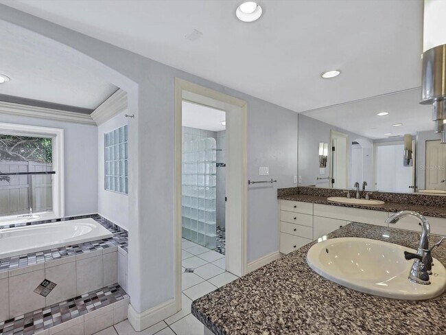 Building Photo - 3424 Tanglewood Dr