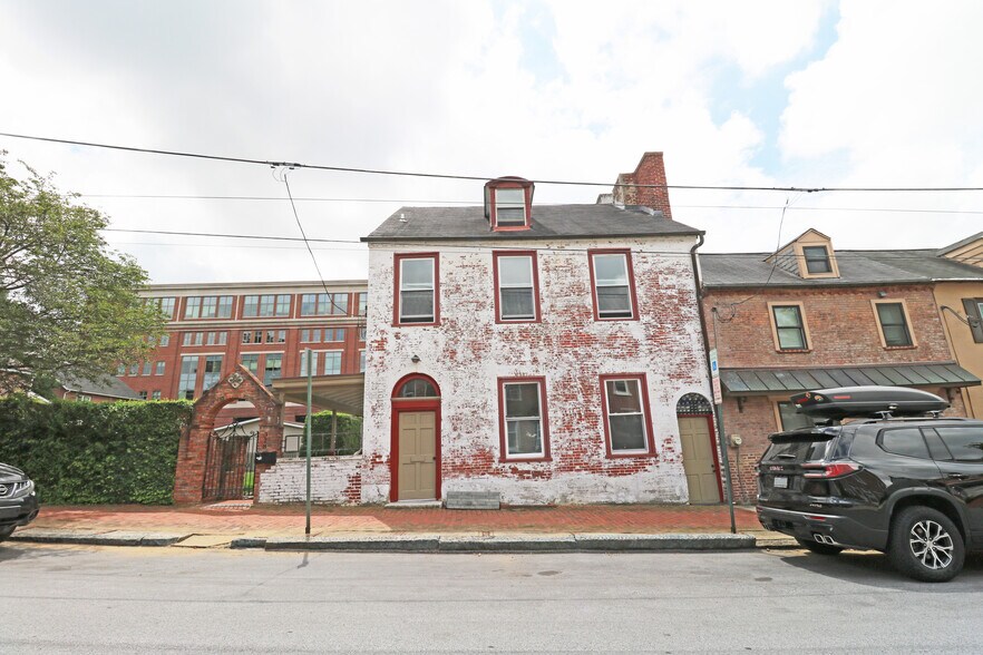 Building Photo - 328 W Gay St