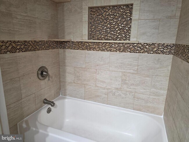 Building Photo - 251 Fir Tree Ct