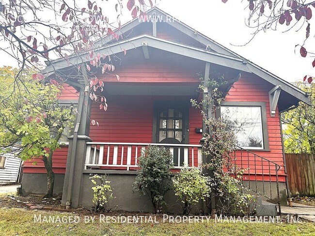 Primary Photo - 214 NE Bryant St