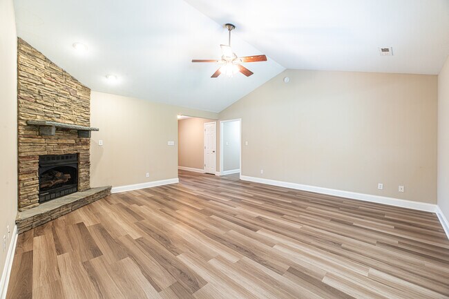 Building Photo - 637 Marston Ln
