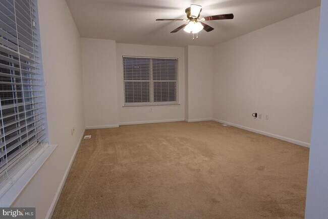 Building Photo - 737 Seminary St