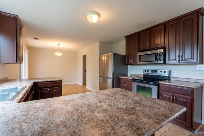 Building Photo - 3474 Avalon Lake Dr SW