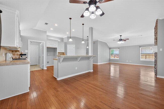 Building Photo - 3702 Sunset Cir