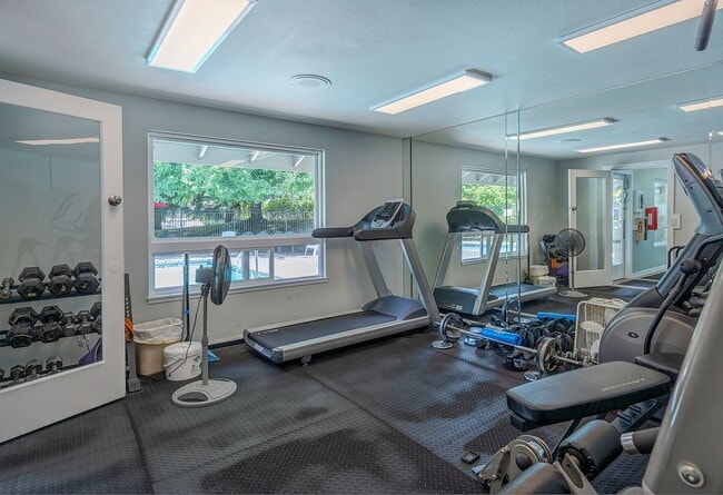 Building Photo - Woodland Hills Two Bed 2 Bath Condo