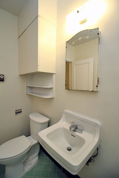 Building Photo - 3507 SW 11th Ave