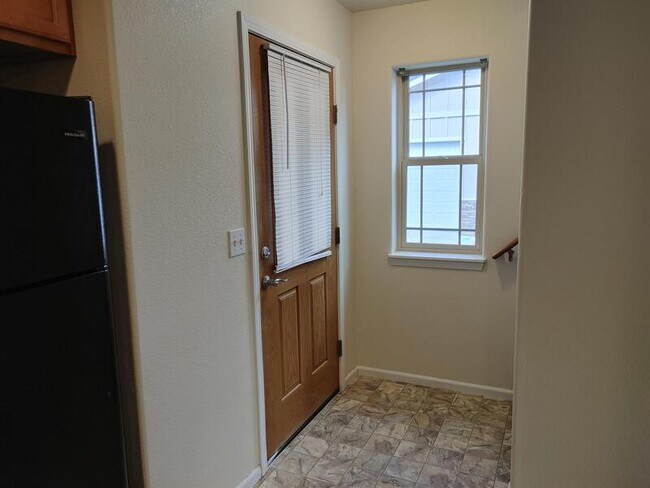 Building Photo - 2250 SW 21st St