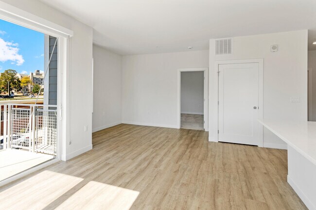 Building Photo - 5945 6th Ave