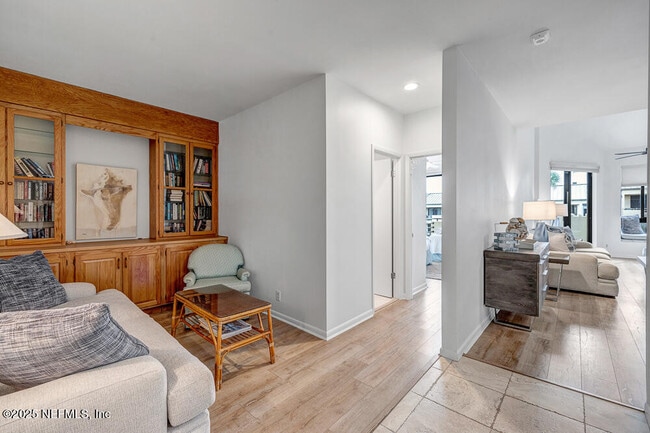 Building Photo - 810 Spinnakers Reach Dr