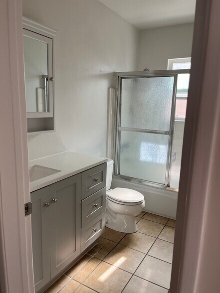 Unit B - Full Bathroom - 2411 Harriman Ln