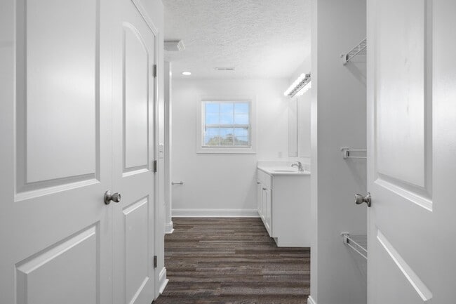 Building Photo - 455 Skylar Dr