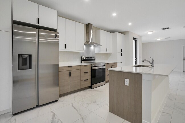 Building Photo - 352 Bella Sol Way