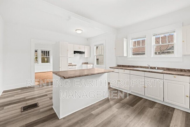 Building Photo - 1635 43rd Street Ensley