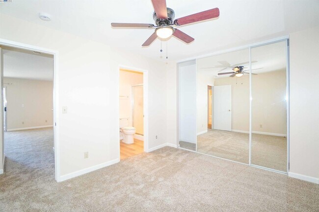 Building Photo - 3670 Silver Oaks Way