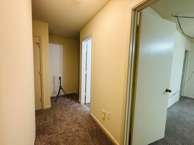 Building Photo - 3 Bedroom 2.5 Bath Townhouse