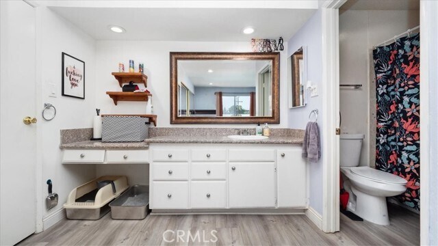 Building Photo - 400 N Acacia Ave