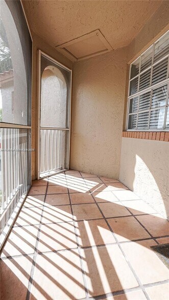 Building Photo - 465 SW 86th Ave