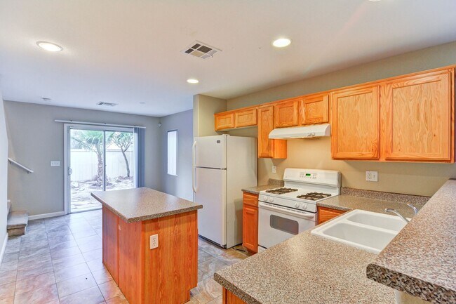 Building Photo - 4125 Kemble Ct