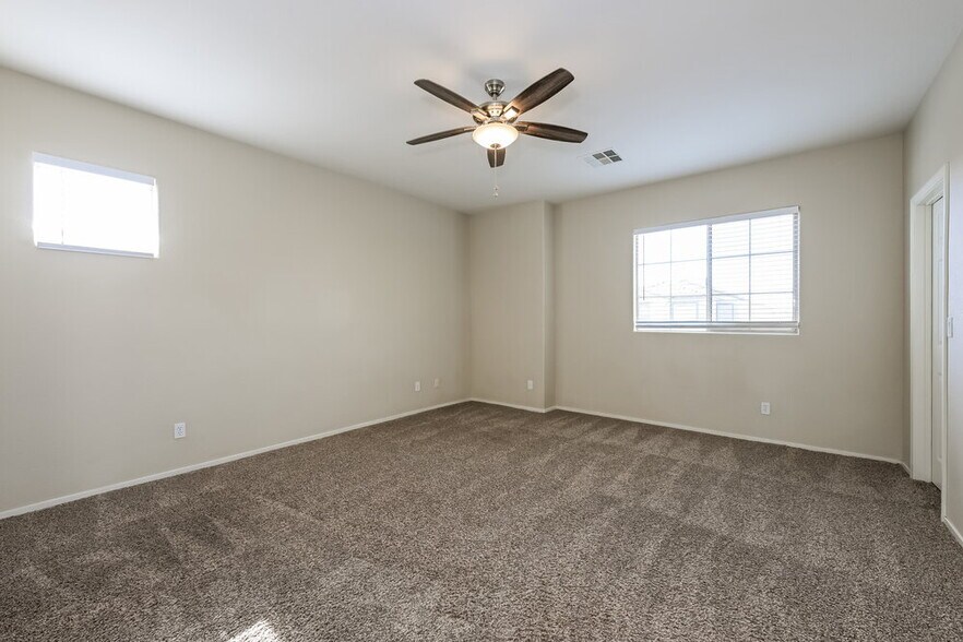 Building Photo - 3564 Chelsea Grove St