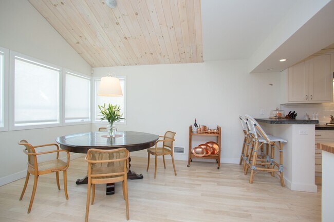 Building Photo - 150 Elm St