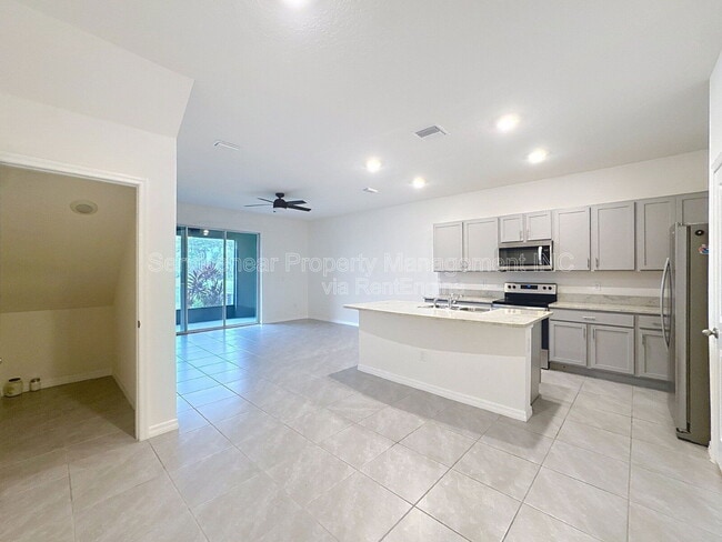 Building Photo - 32988 Major Oak Dr