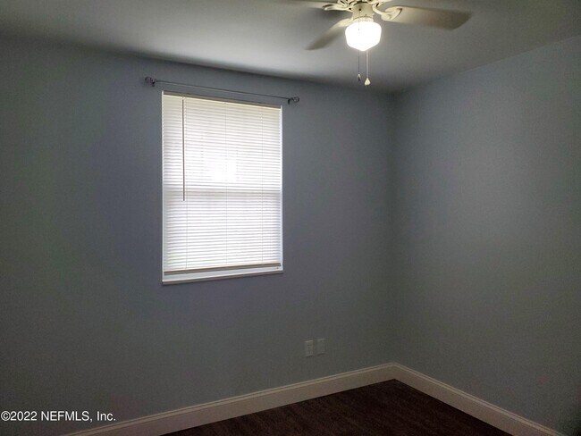 Building Photo - 1325 Solar Cir