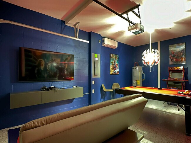 Building Photo - 1520 Oasis Club Blvd