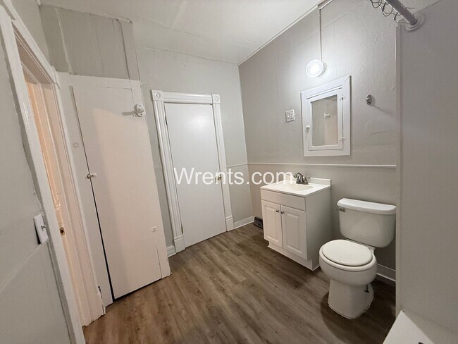 Building Photo - 301 E Nora Ave