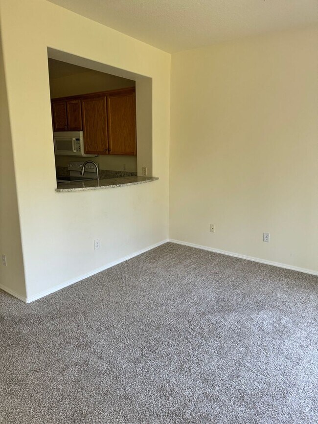 Building Photo - Beautiful 3 Bedroom in Grand Oaks Neighbor...