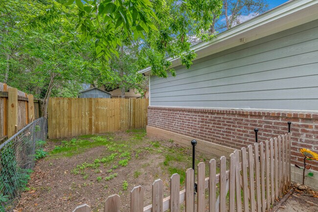 Building Photo - 1328 Baker Ave