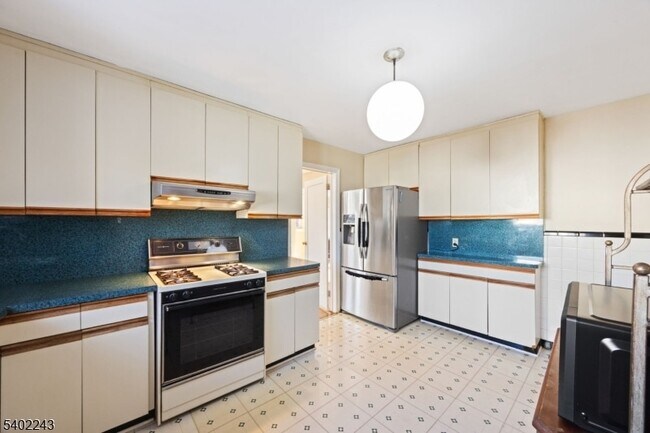 Building Photo - 298 Newark Ave