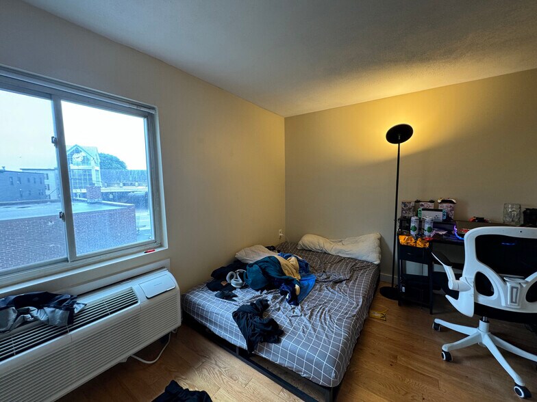 Building Photo - 385 Dorchester St