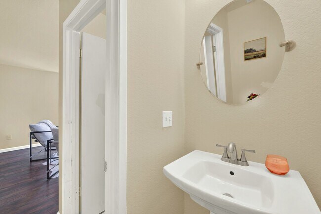 Building Photo - Reduced Rent: