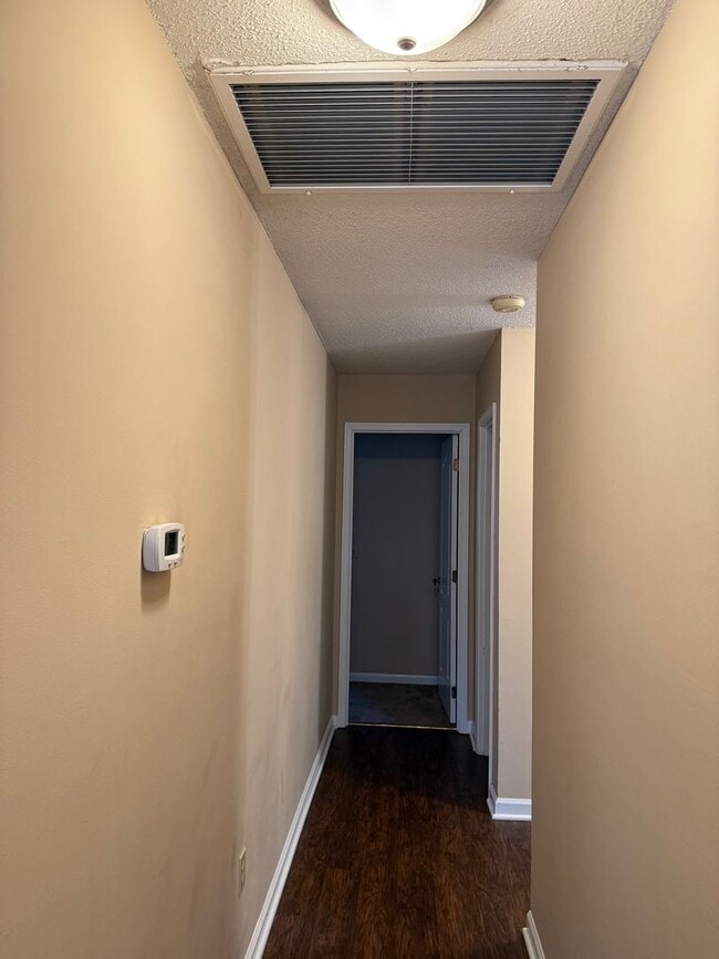 Building Photo - 156 Lakeside Dr