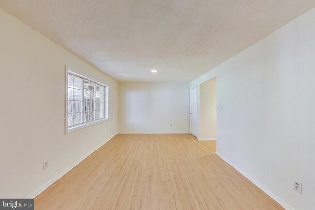 Building Photo - 11141 Captain's Walk Ct