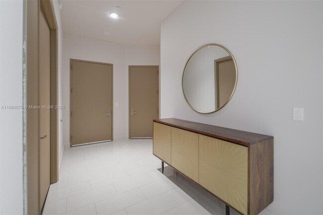 Building Photo - 15901 Collins Ave