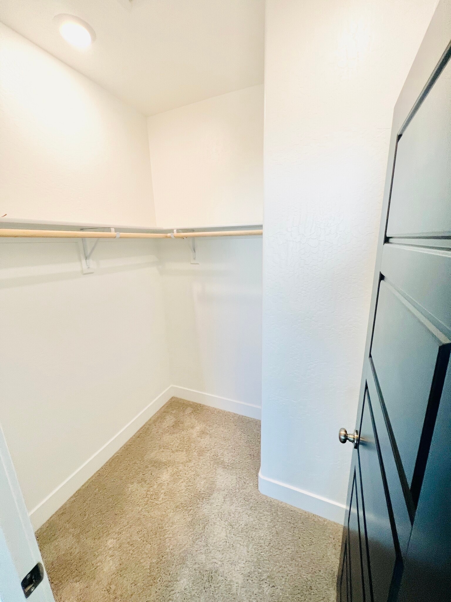 Building Photo - 2821 E Tamarind Dr