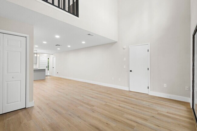 Building Photo - 805 Clake St