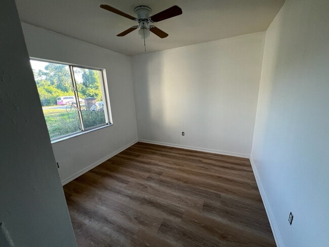 Building Photo - 3/2/1 W/ Solar estimated savings of $200 i...