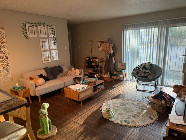 Building Photo - 1108 Autumn Cir