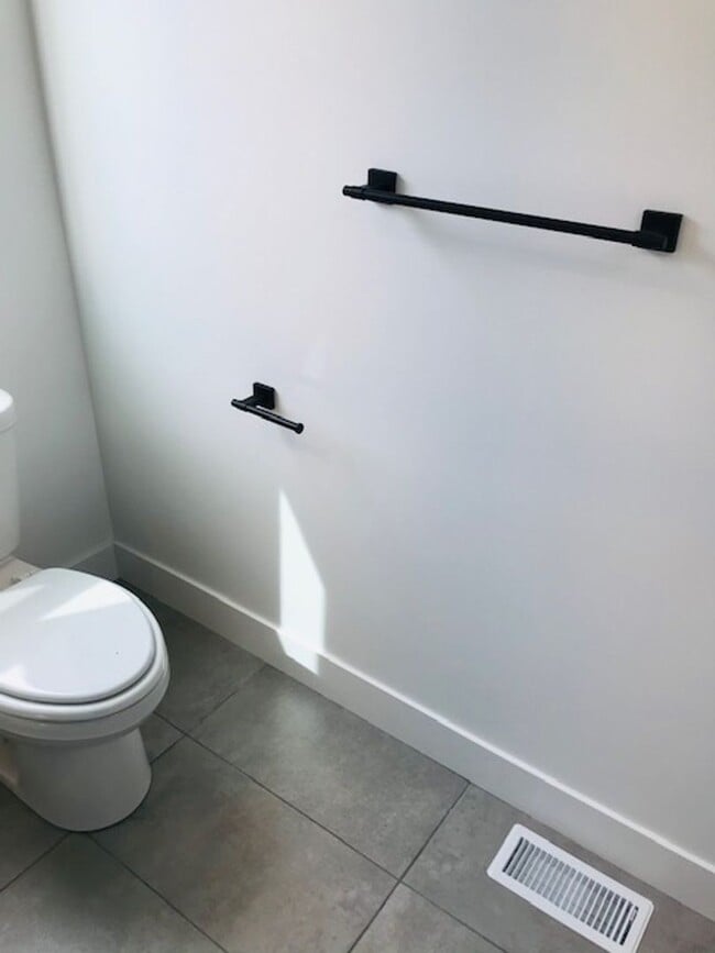 Building Photo - Beautiful new construction townhouse with quartz countertops and 2 car garage