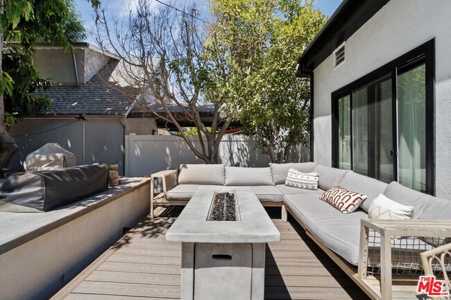 Building Photo - 11038 Blix St