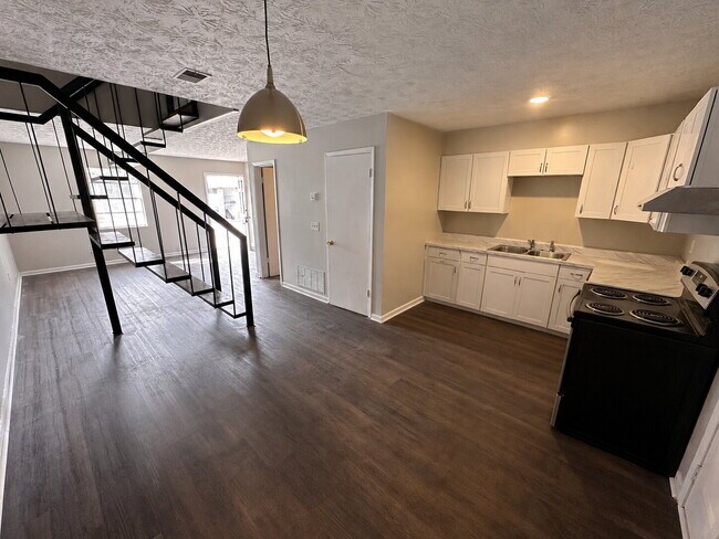 Building Photo - 2 Story Townhome in Clarkston! Water, Sewer, and Trash Included In Rental Price!