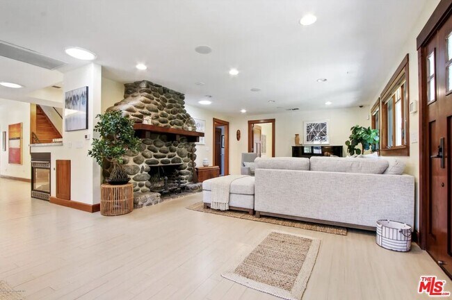 Building Photo - 130 S Arroyo Blvd